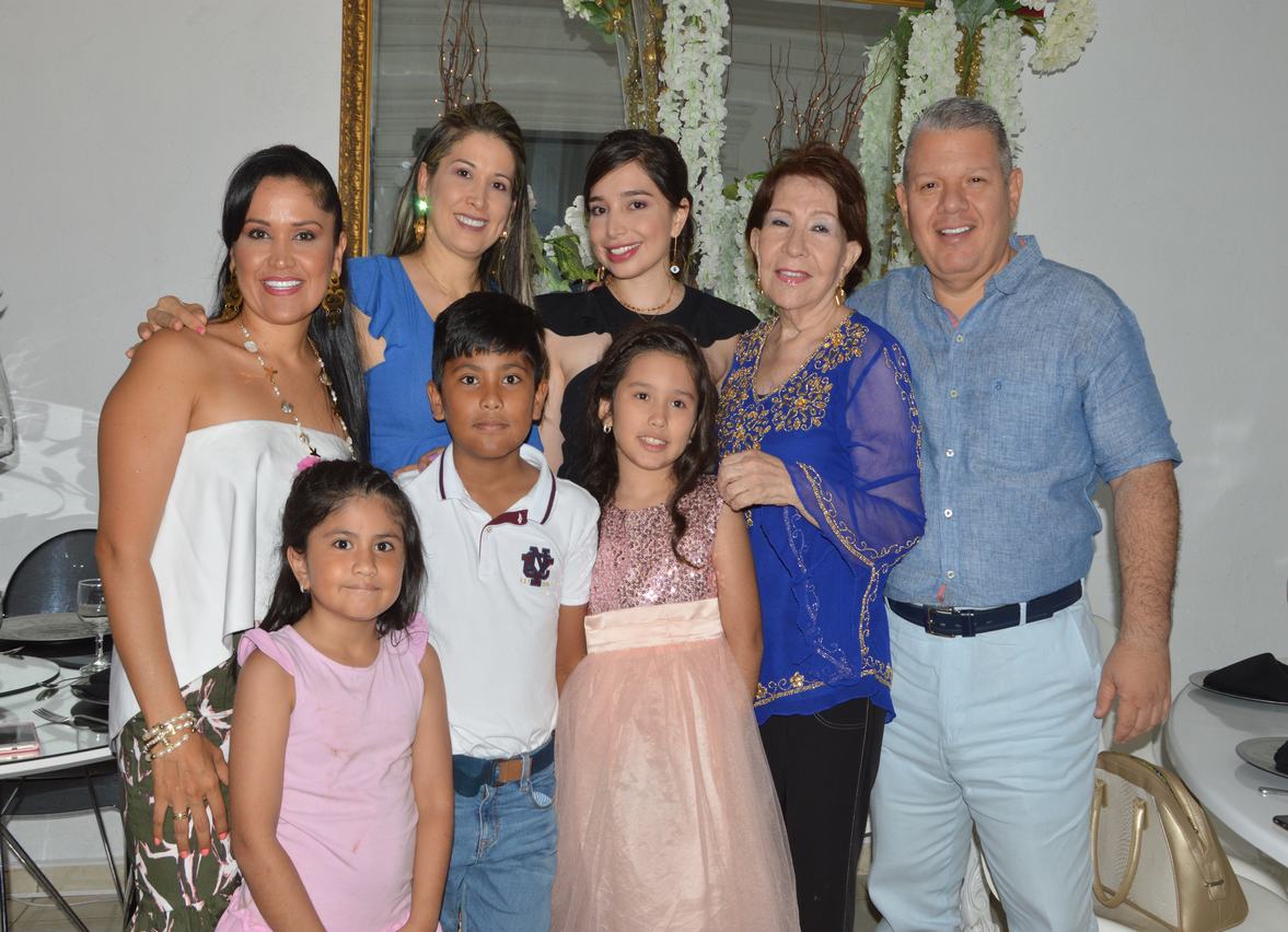 Yudy Maje, Leda Maje, María Del Mar Maje, Emma Oliveros, Mauricio Bahamon, Salome Peña, María Paz Bahamon y Nicolás Peña.